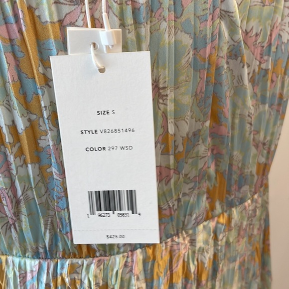 New Lotus Print Pleated Slipdress
VINCE - Picture 5 of 7